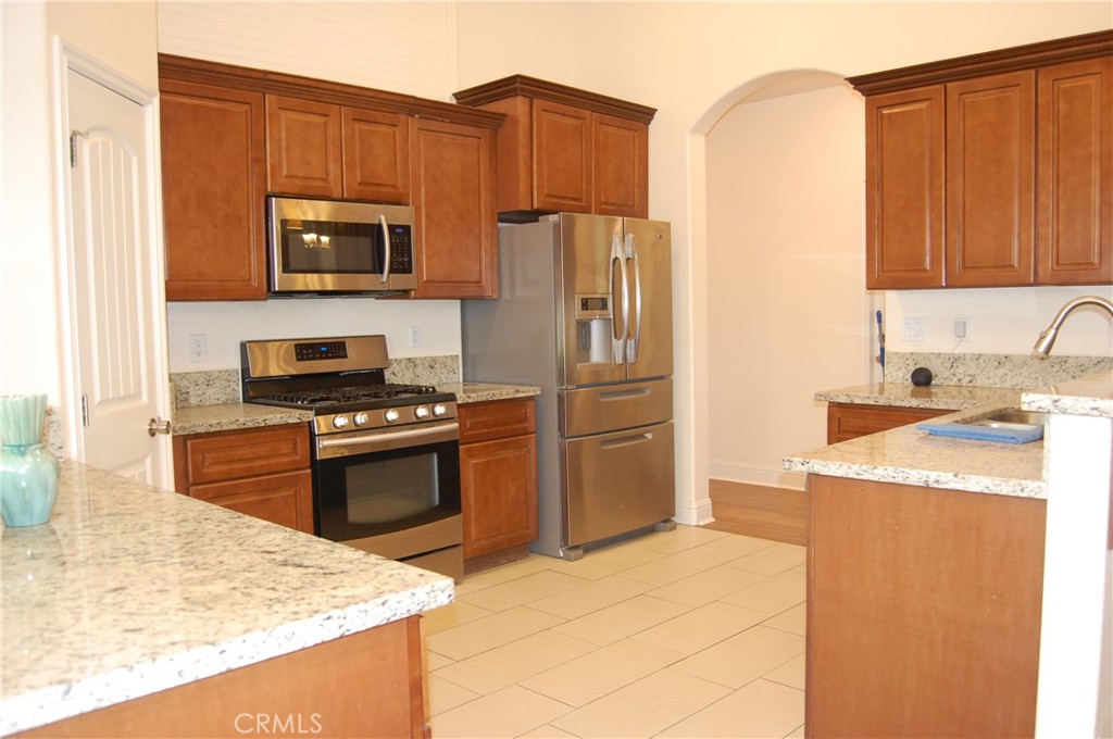 12999 Algonquin Road Apple Valley, CA 92308 - Photo 15 of 56