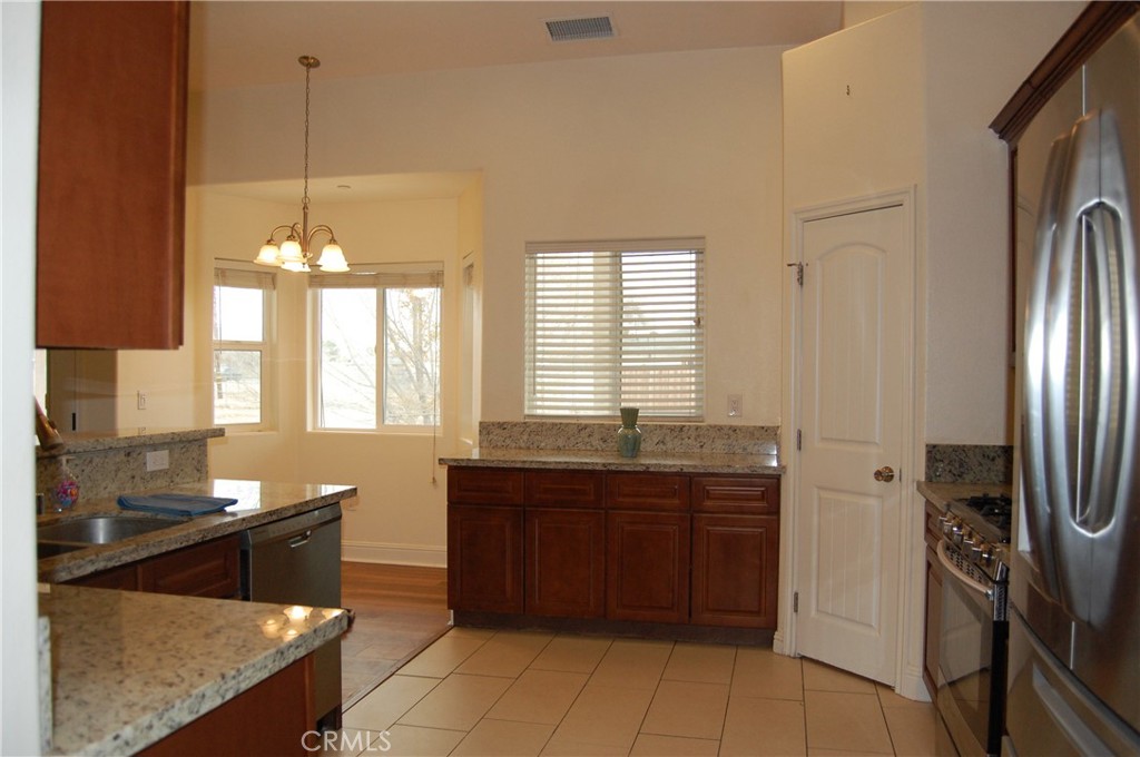 12999 Algonquin Road Apple Valley, CA 92308 - Photo 16 of 56