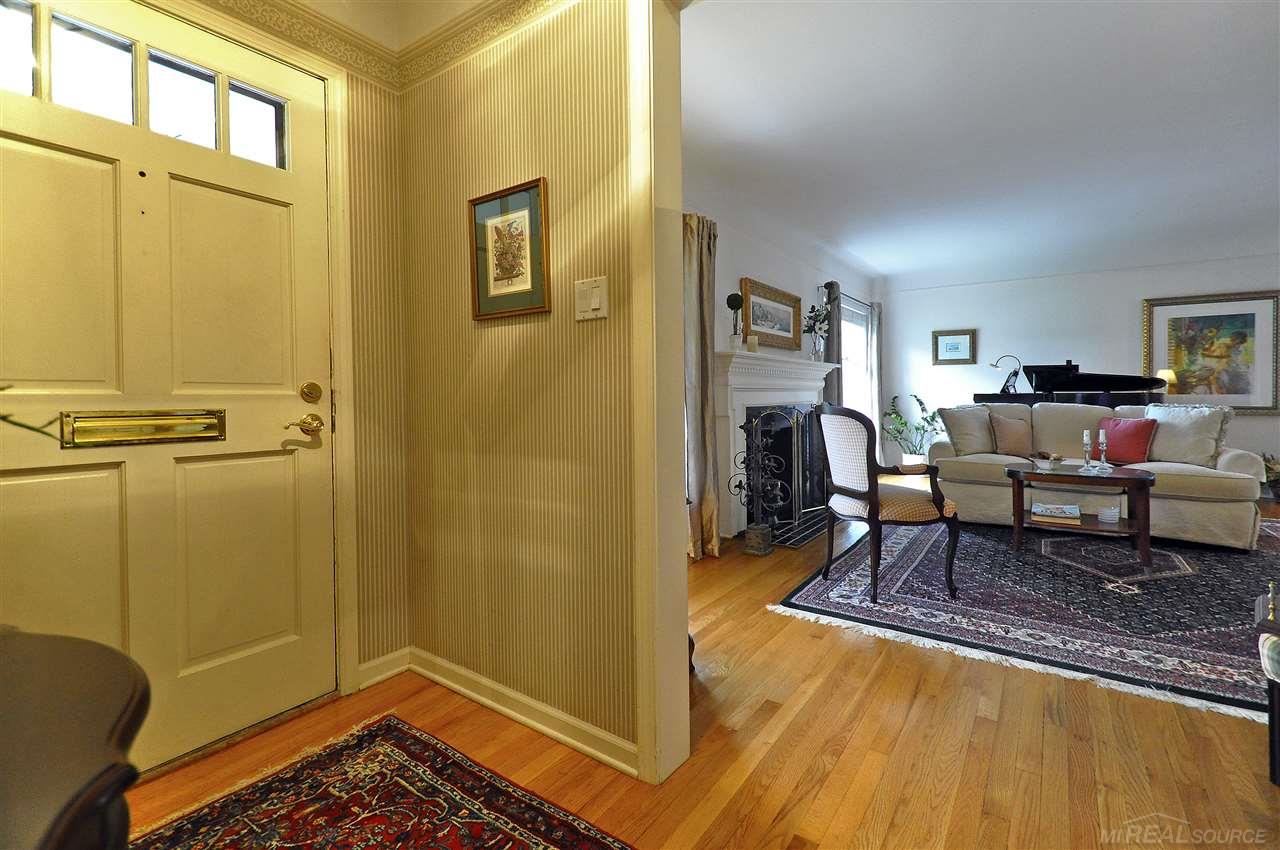 483 Shoreham Road Grosse Pointe Woods, MI 48236 - Photo 3 of 44
