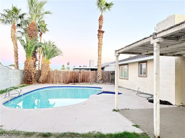 $1,950 | 4732 Monterrey Avenue, Las Vegas, NV 89121
