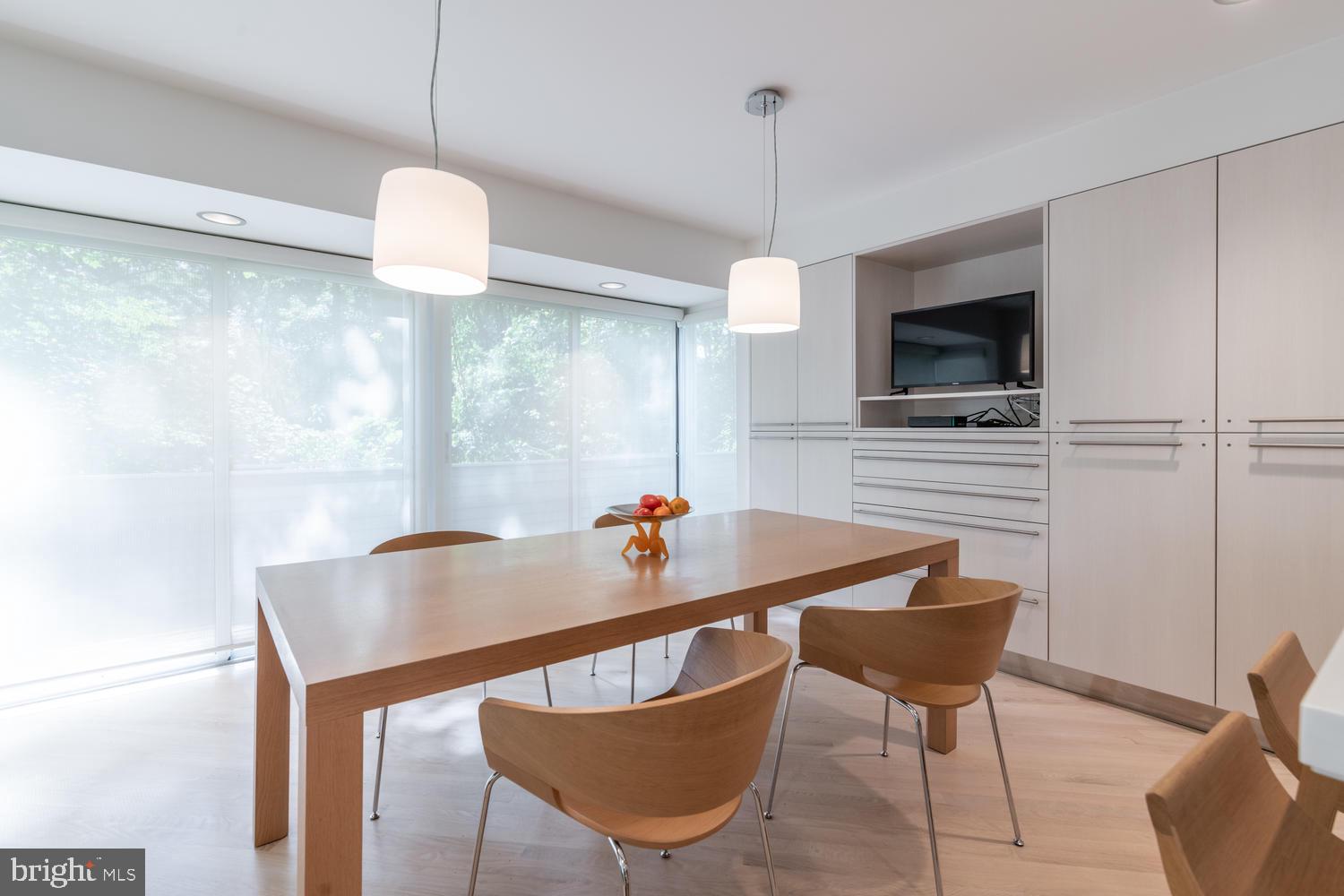 6908 Persimmon Tree Road Bethesda, MD 20817 - Photo 12 of 60