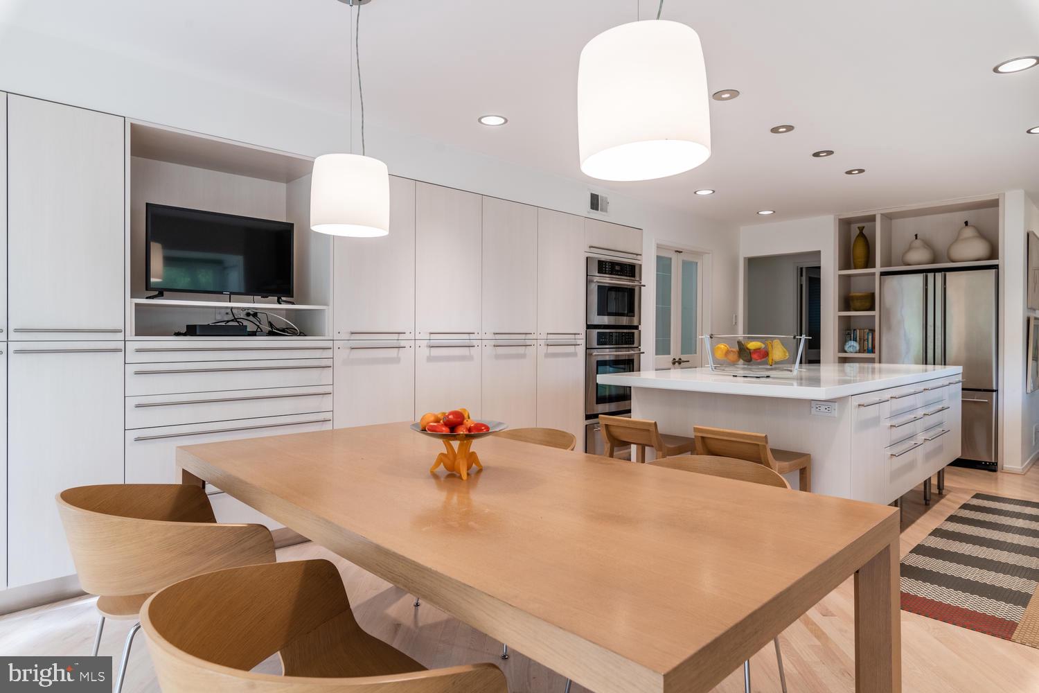 6908 Persimmon Tree Road Bethesda, MD 20817 - Photo 13 of 60