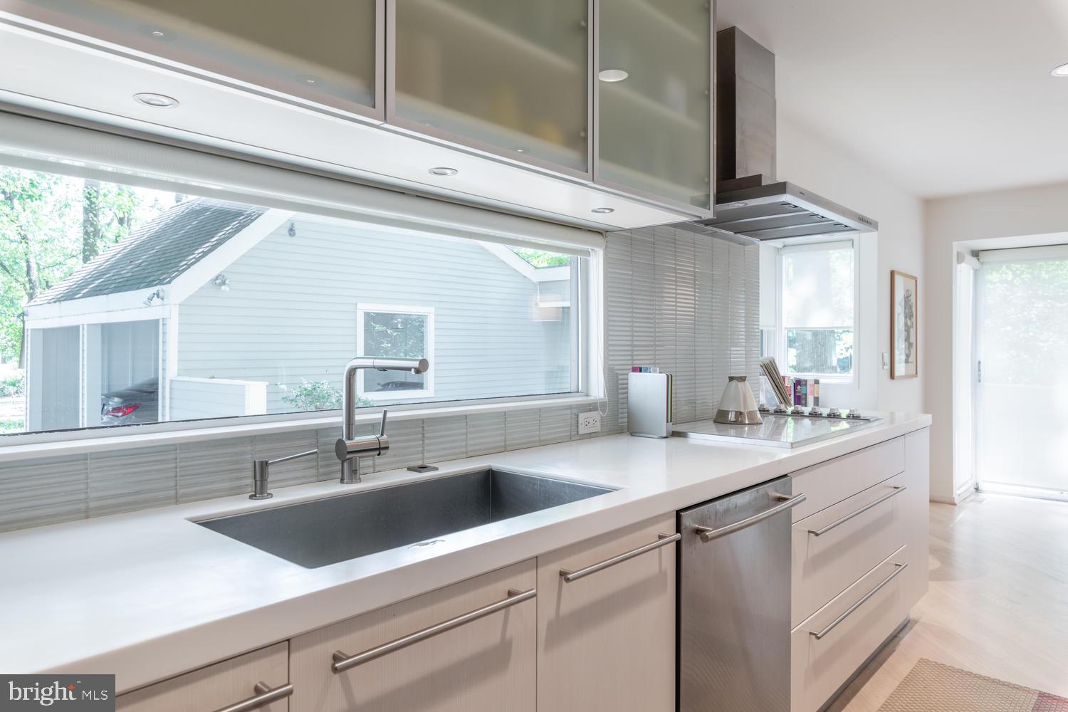 6908 Persimmon Tree Road Bethesda, MD 20817 - Photo 15 of 60