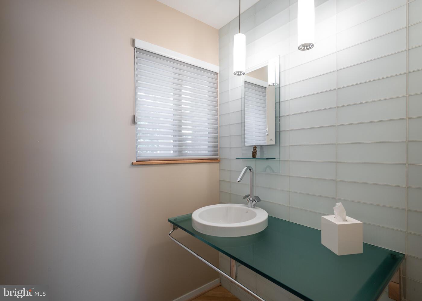 6908 Persimmon Tree Road Bethesda, MD 20817 - Photo 17 of 60