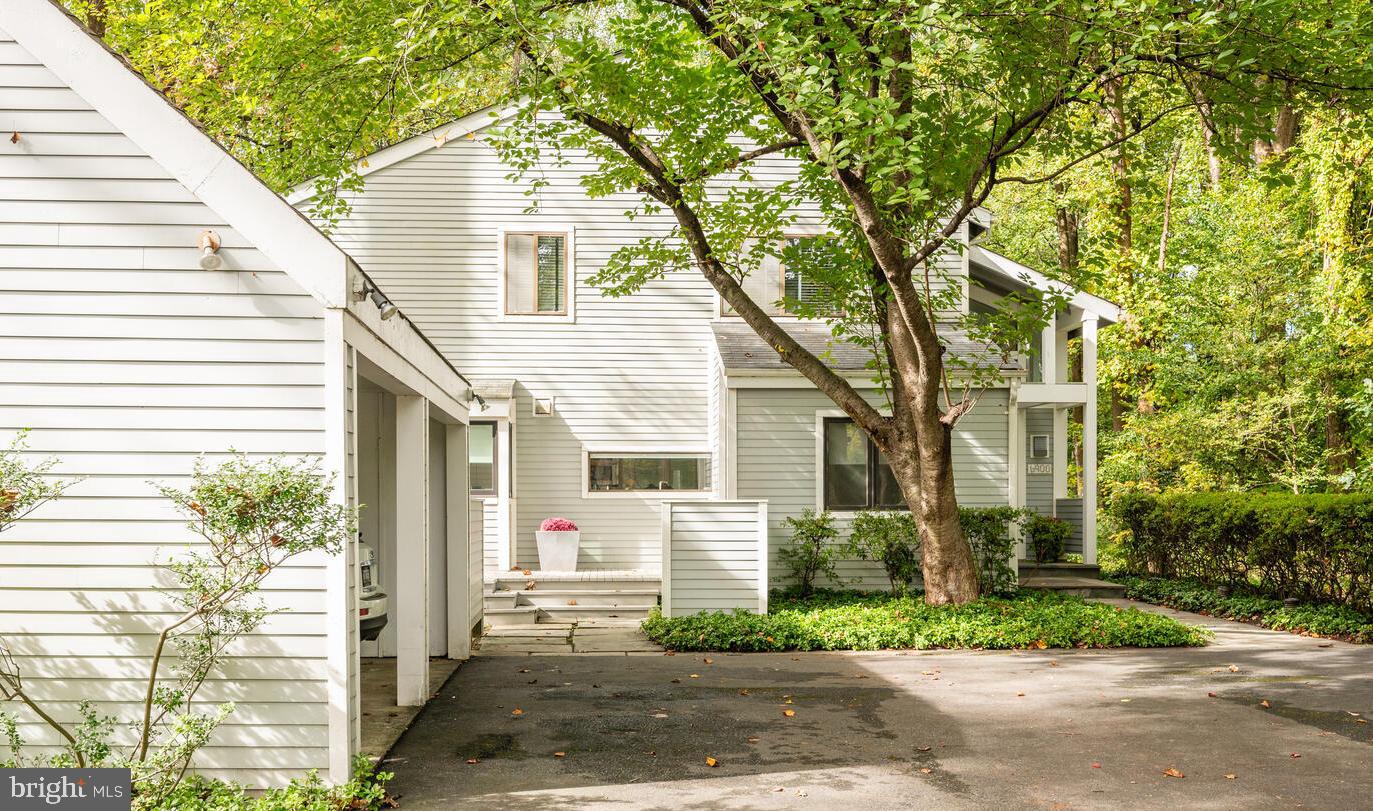 6908 Persimmon Tree Road Bethesda, MD 20817 - Photo 3 of 60