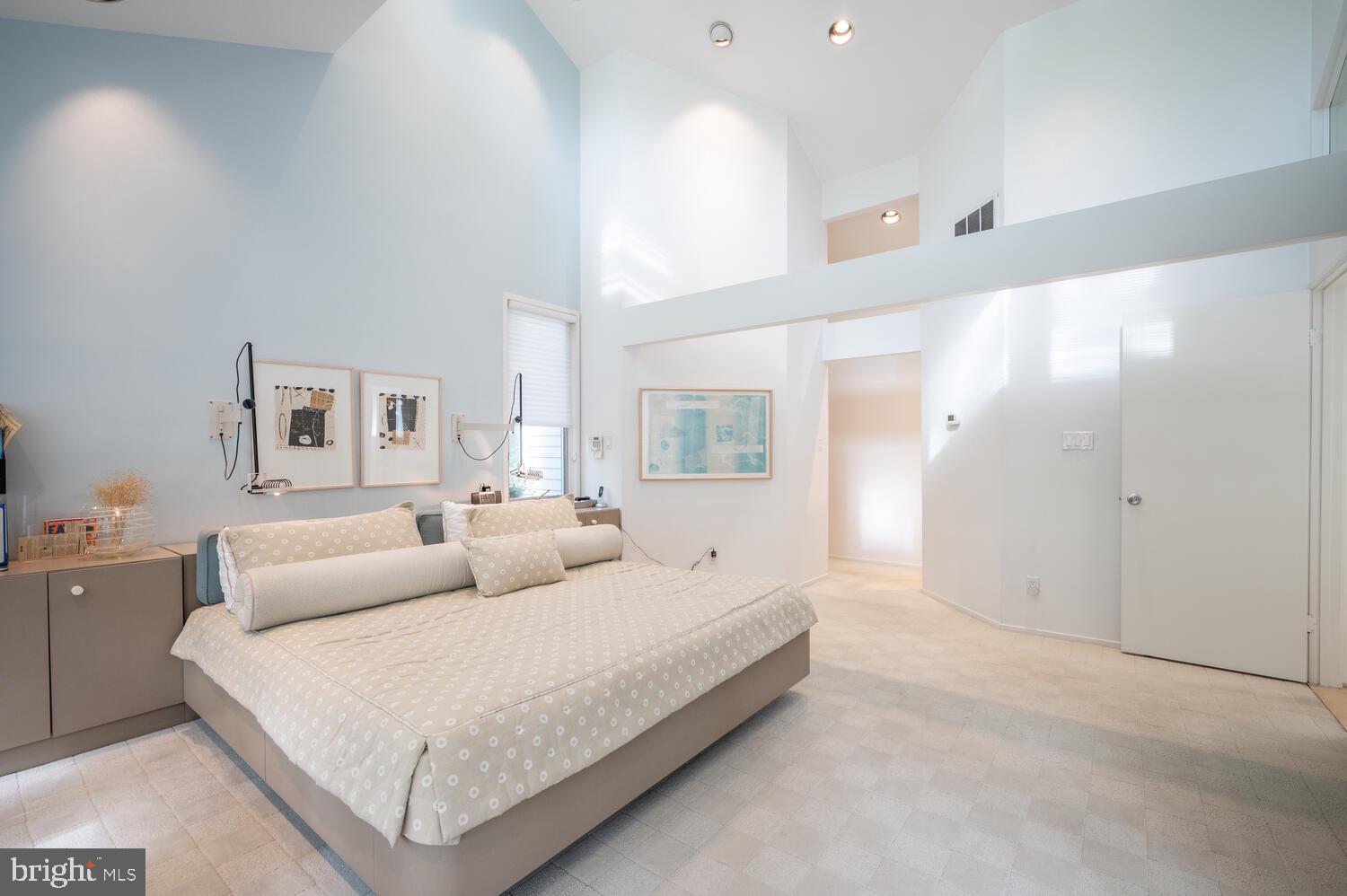 6908 Persimmon Tree Road Bethesda, MD 20817 - Photo 32 of 60 Main-level Primary Suite