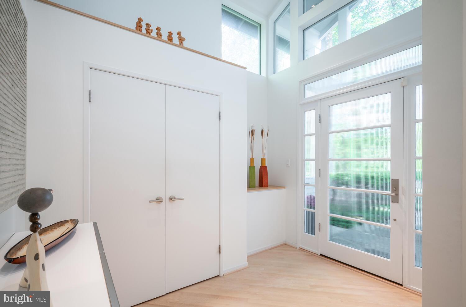 6908 Persimmon Tree Road Bethesda, MD 20817 - Photo 5 of 60