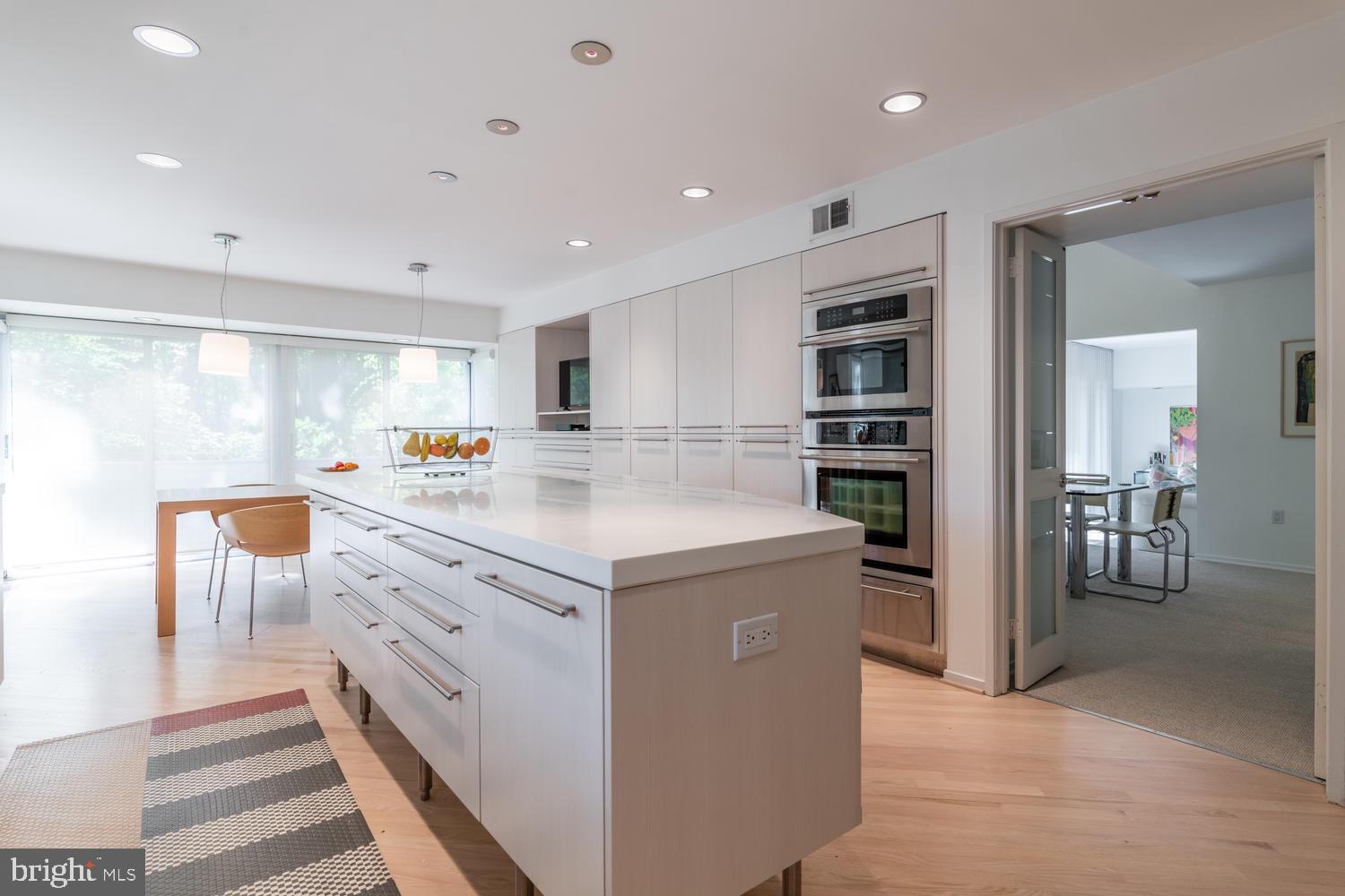 6908 Persimmon Tree Road Bethesda, MD 20817 - Photo 9 of 60