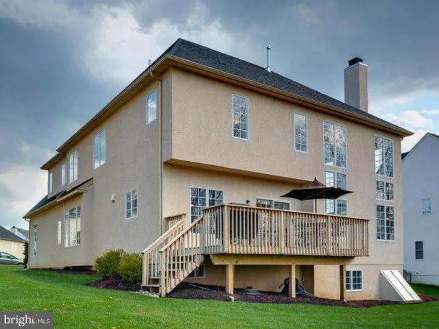 a view of front of house with a yard