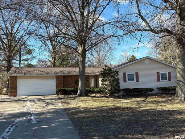 $184,900 | 3513 South Cherokee Street, Taylorville, IL 62568