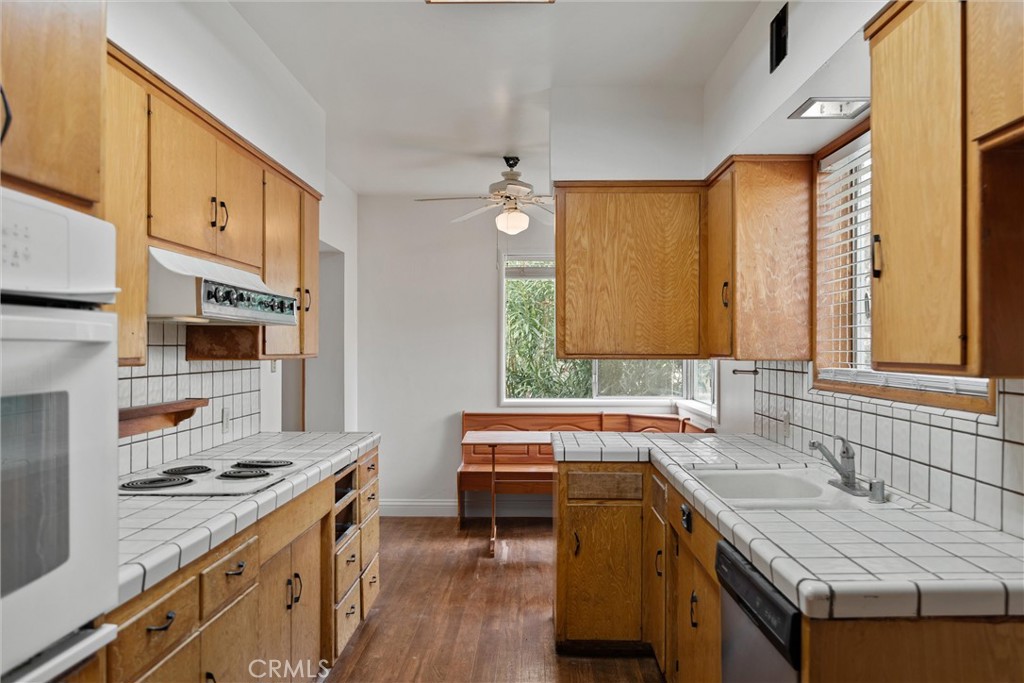 403 Ash Street Chico, CA 95928 - Photo 21 of 52 a kitchen with a stove a sink and a refrigerator