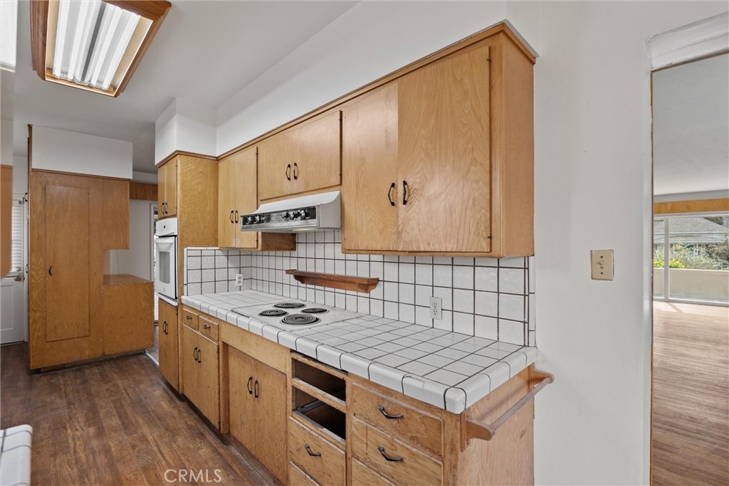 403 Ash Street Chico, CA 95928 - Photo 23 of 52 a kitchen with granite countertop a stove and a refrigerator
