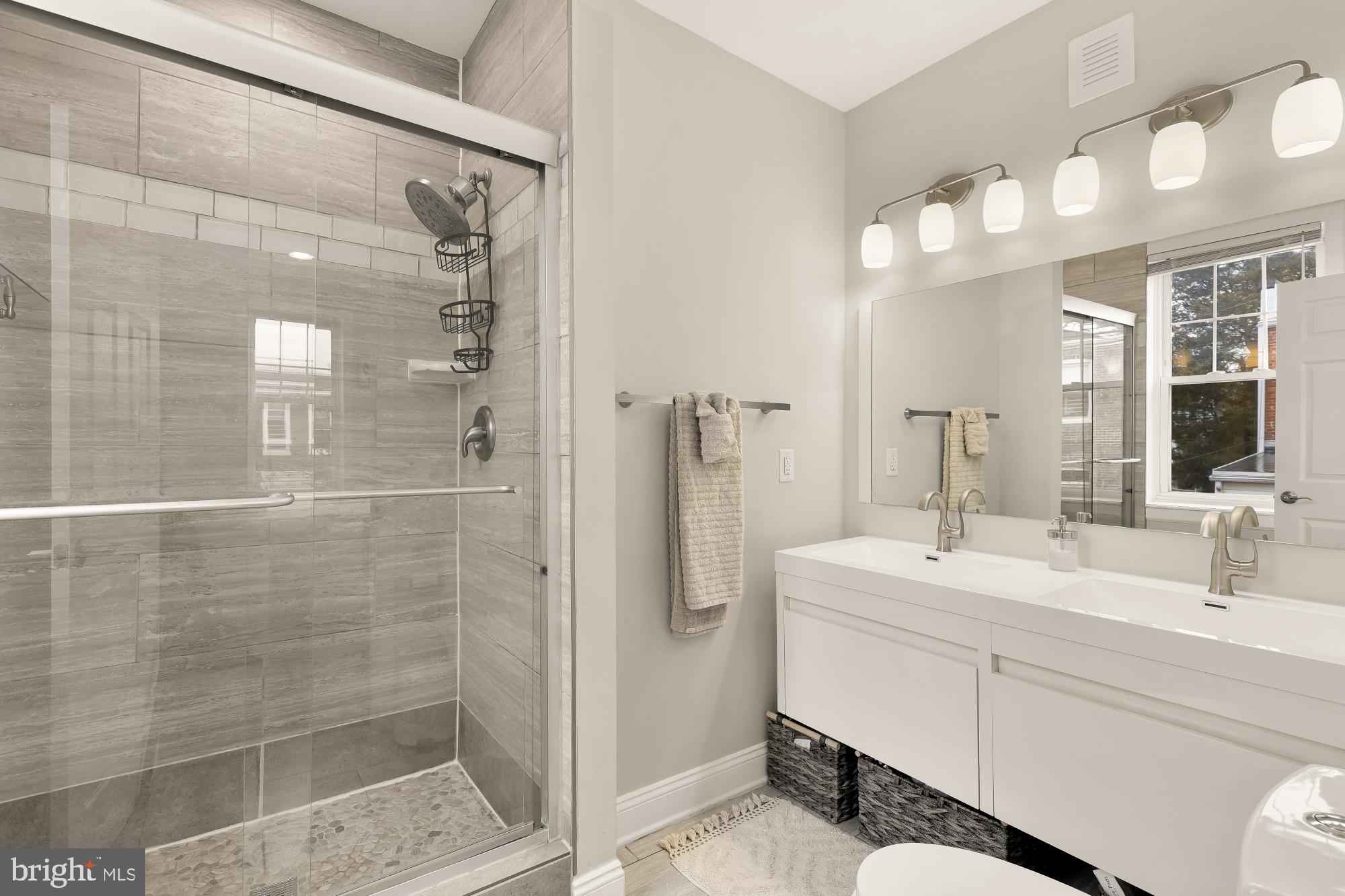 729 Roxboro Place Northwest Washington, DC 20011 - Photo 10 of 22