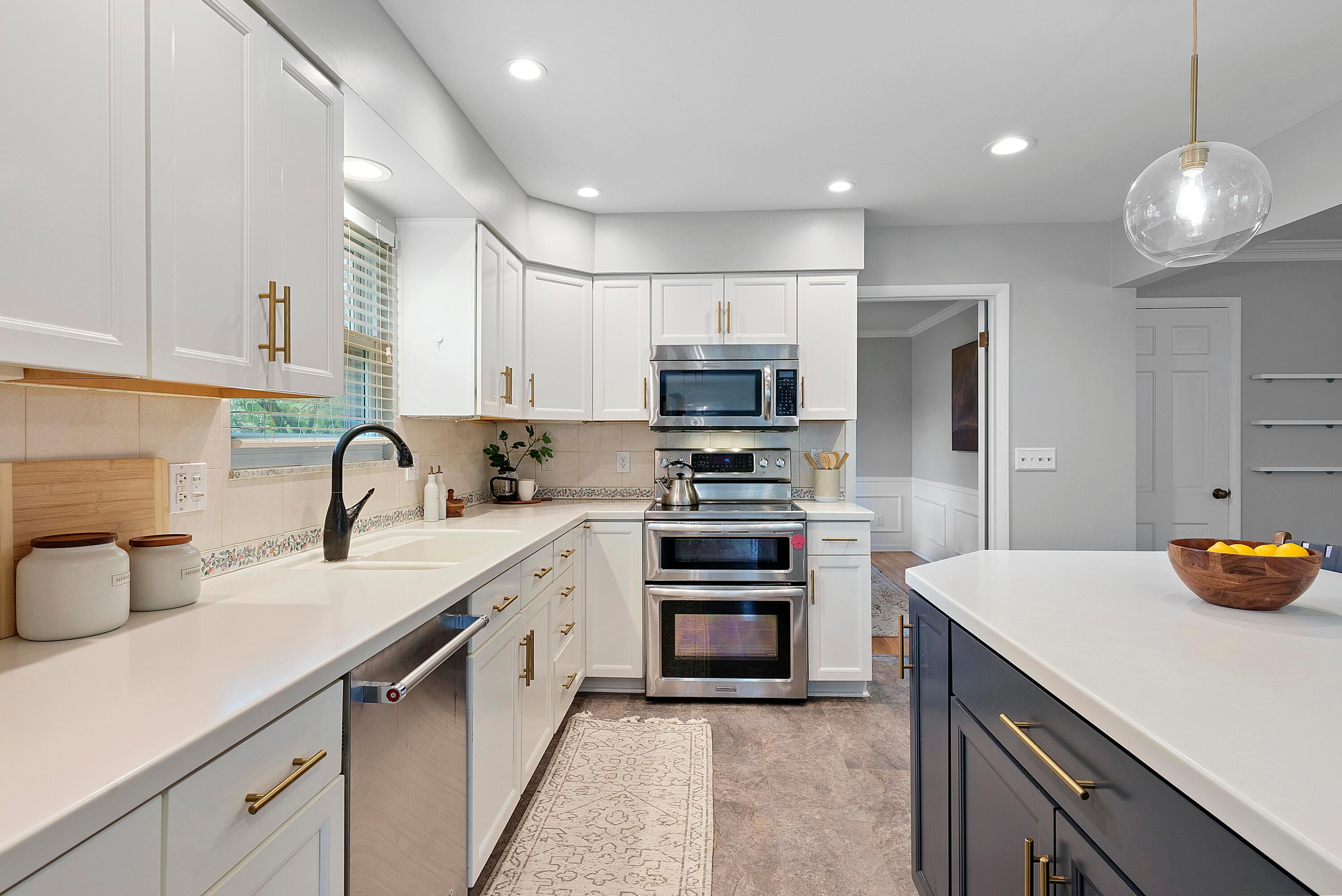 1650 Oak Hill Road Columbus, OH 43220 - Photo 17 of 67 Kitchen