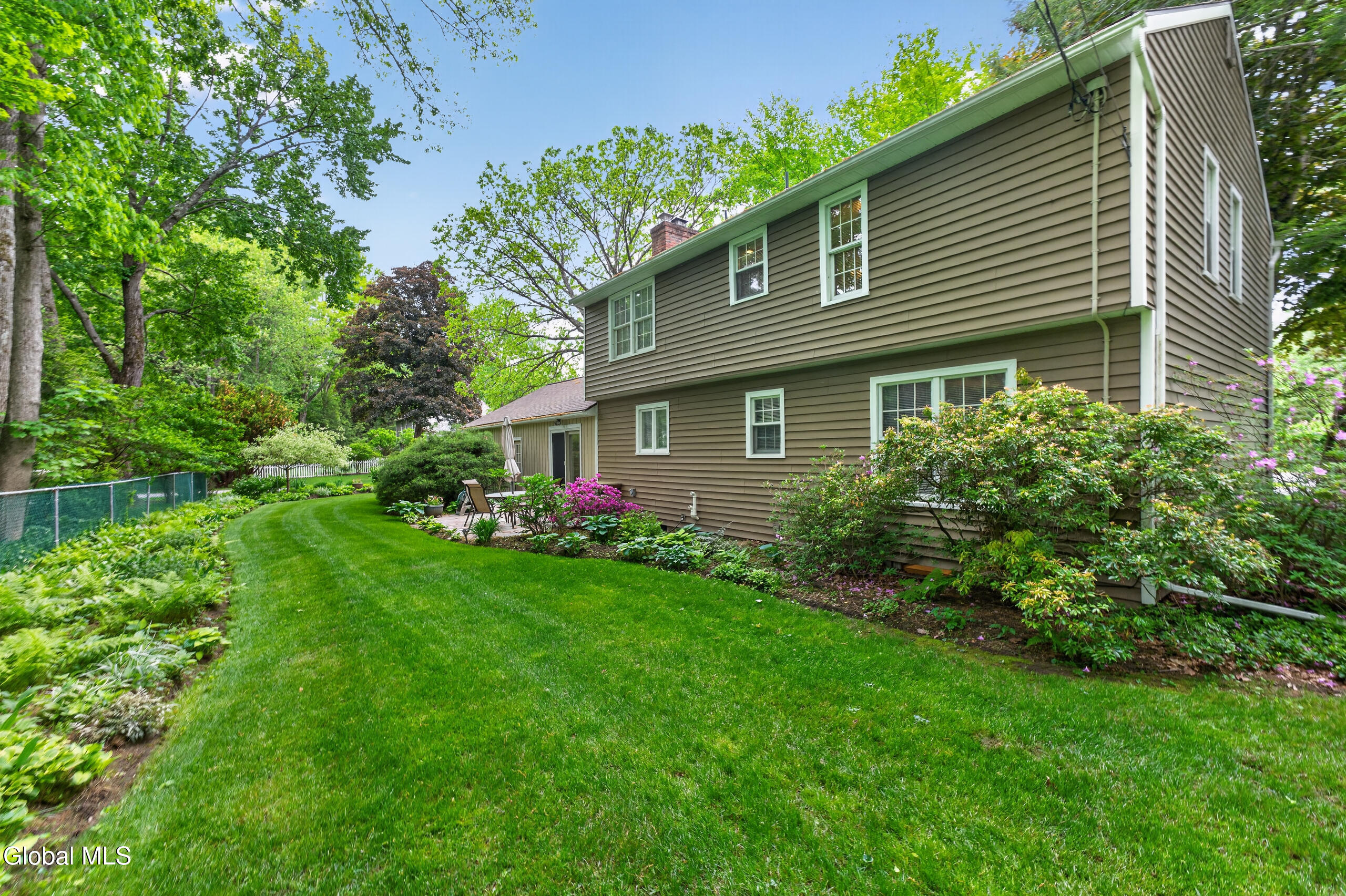 36 Carriage Road Bethlehem, NY 12054 - Photo 48 of 49 Yard 4