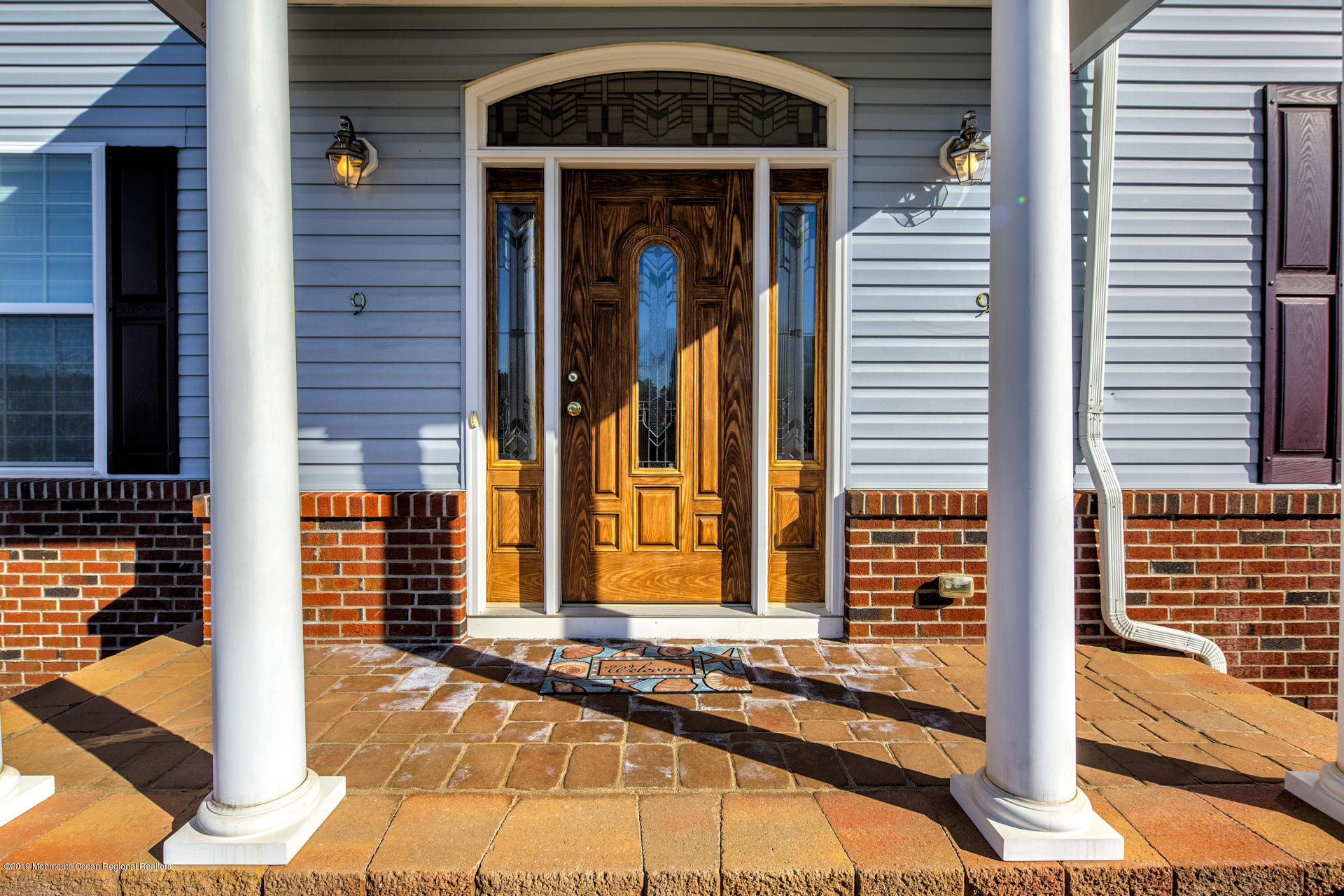 WELCOMING FRONT ENTRY