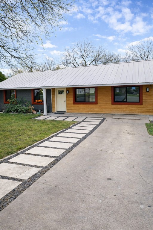 2014 Pecan Street Bastrop, TX 78602 - Photo 1 of 13 View of front of property featuring a front lawn and driveway