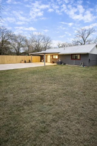 $2,500 | 2014 Pecan Street, Bastrop, TX 78602