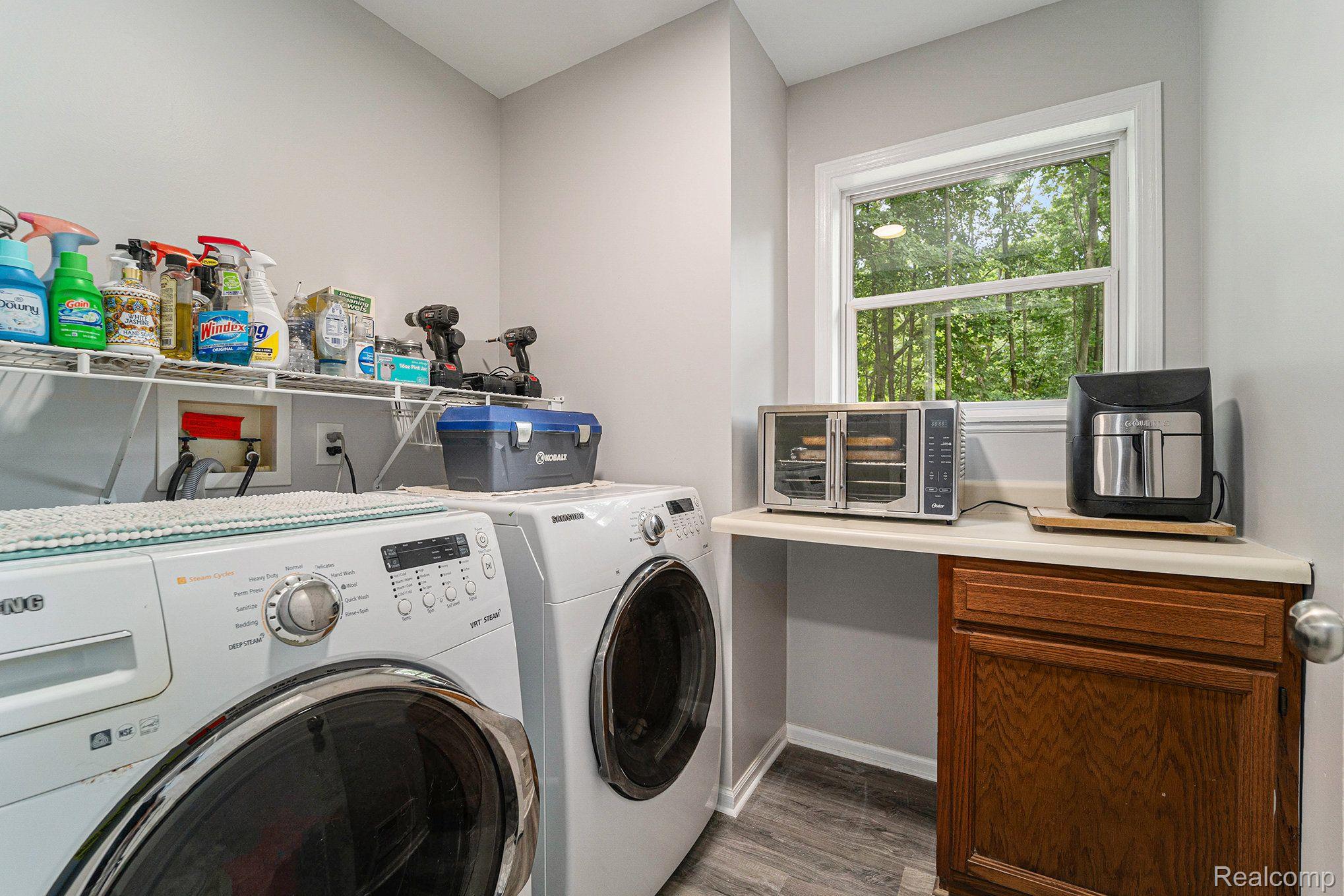 1725 Parker Road Holly, MI 48442 - Photo 16 of 24 Entry level laundry