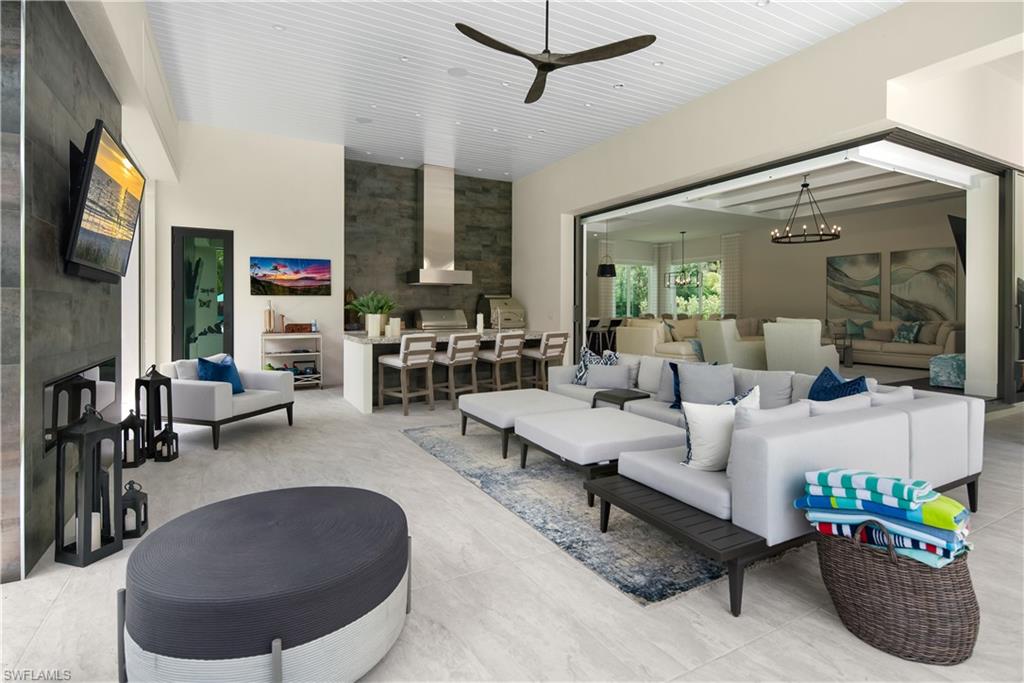 882 Cassena Road Naples, FL 34108 - Photo 9 of 46 Seamless indoor/outdoor living