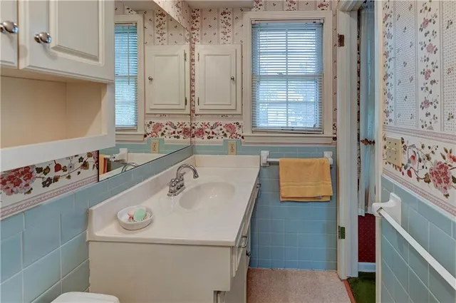 $298,000 | 4100 North Tracy Avenue, Kansas City, MO 64116