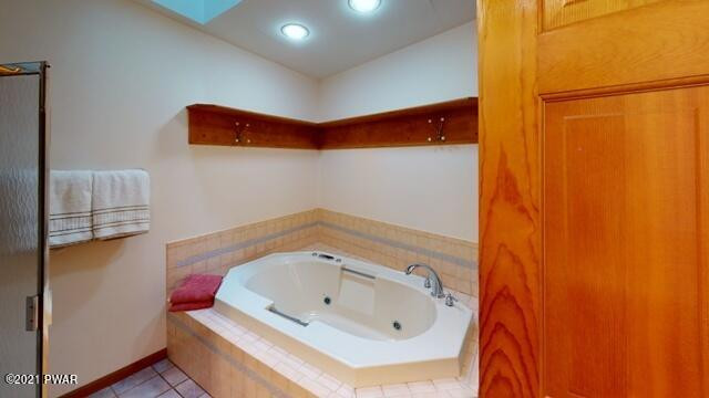 104 Spur Road Tafton, PA 18464 - Photo 38 of 56 Master Bath shower & tub