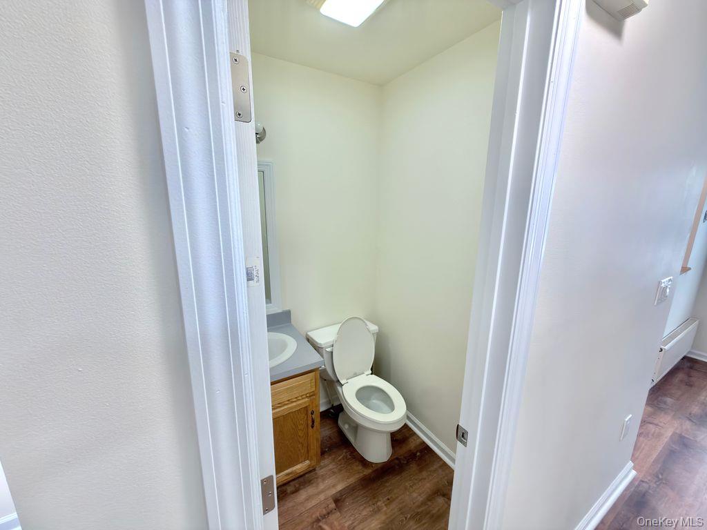 1870 Baldwin Road, Unit 27 Yorktown Heights, NY 10598 - Photo 11 of 20 Powder Room of Similar Unit