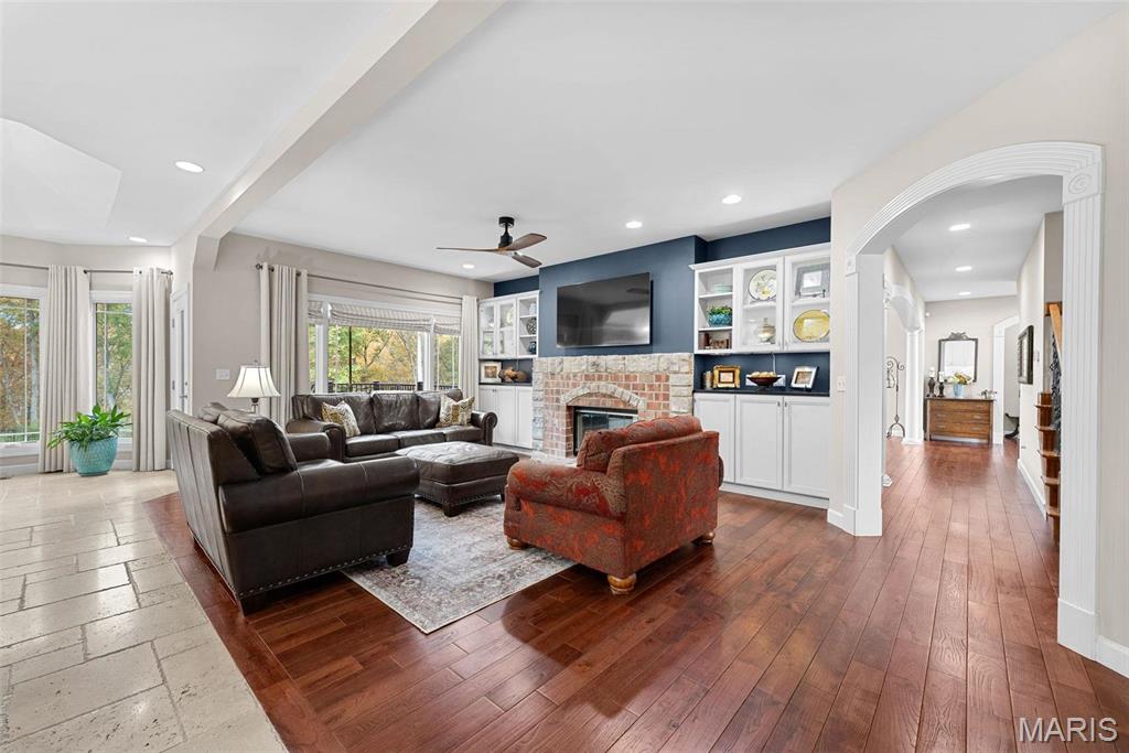 725 Crown Pointe Farms Defiance, MO 63341 - Photo 11 of 92