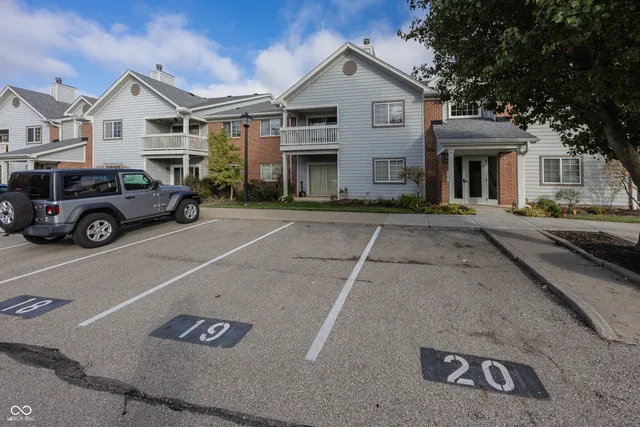 $185,000 | 8410 Glenwillow Lane, Unit 205, Indianapolis, IN 46278