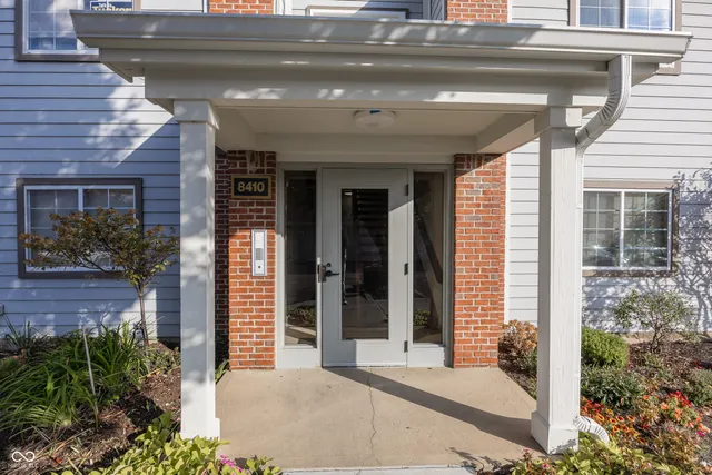 $185,000 | 8410 Glenwillow Lane, Unit 205, Indianapolis, IN 46278