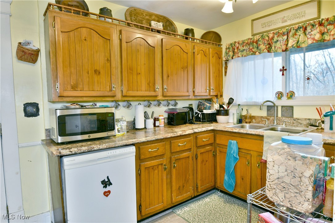 9210 Howland Springs Road Southeast Warren, OH 44484 - Photo 21 of 50