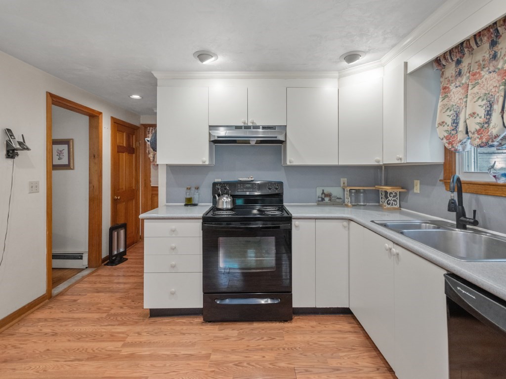 124 Sibley Road Waltham, MA 02453 - Photo 4 of 37