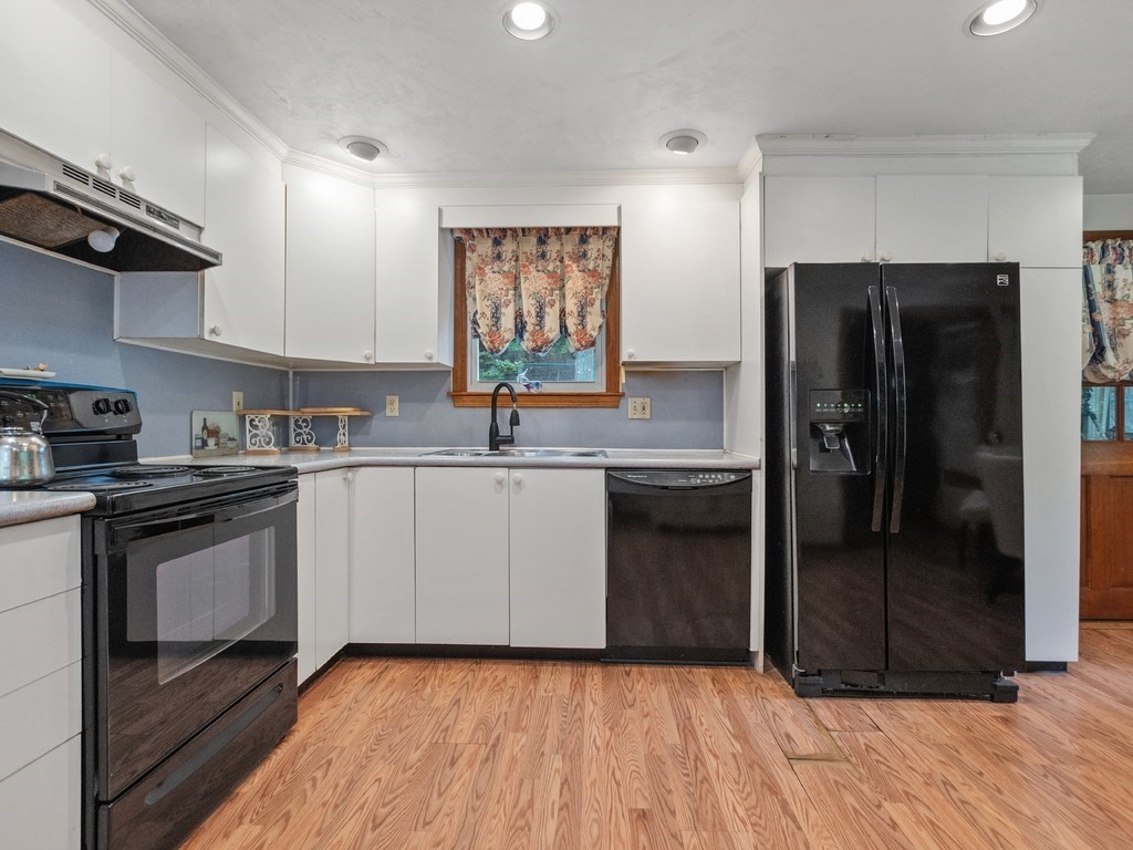 124 Sibley Road Waltham, MA 02453 - Photo 5 of 37