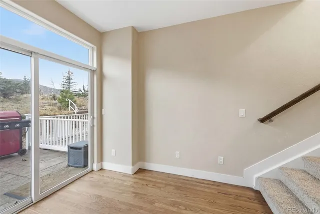 a view of livingroom with furniture