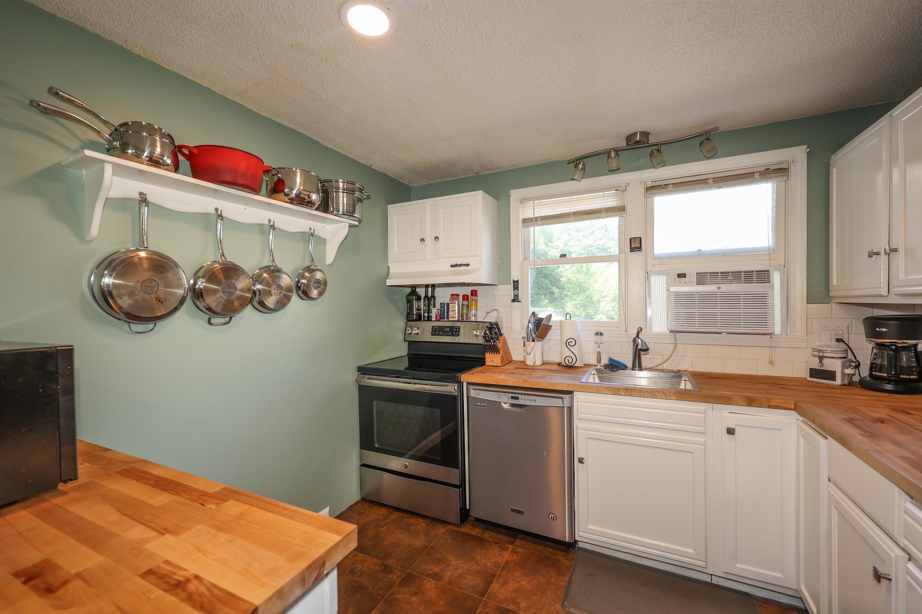 11 Prospect Heights Road Peterborough, NH 03458 - Photo 3 of 33 Gallery Image 3
