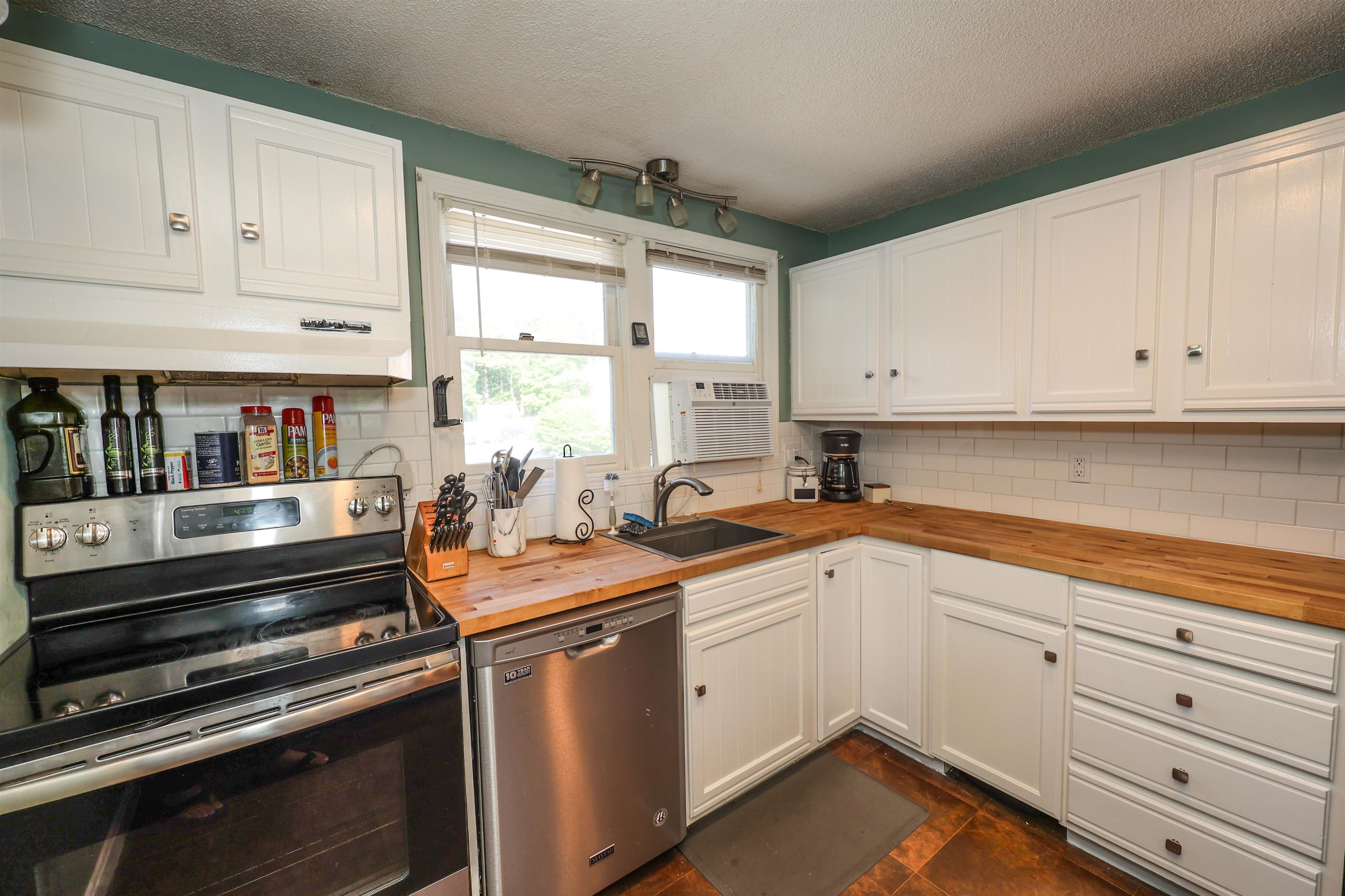 11 Prospect Heights Road Peterborough, NH 03458 - Photo 5 of 33 Gallery Image 5