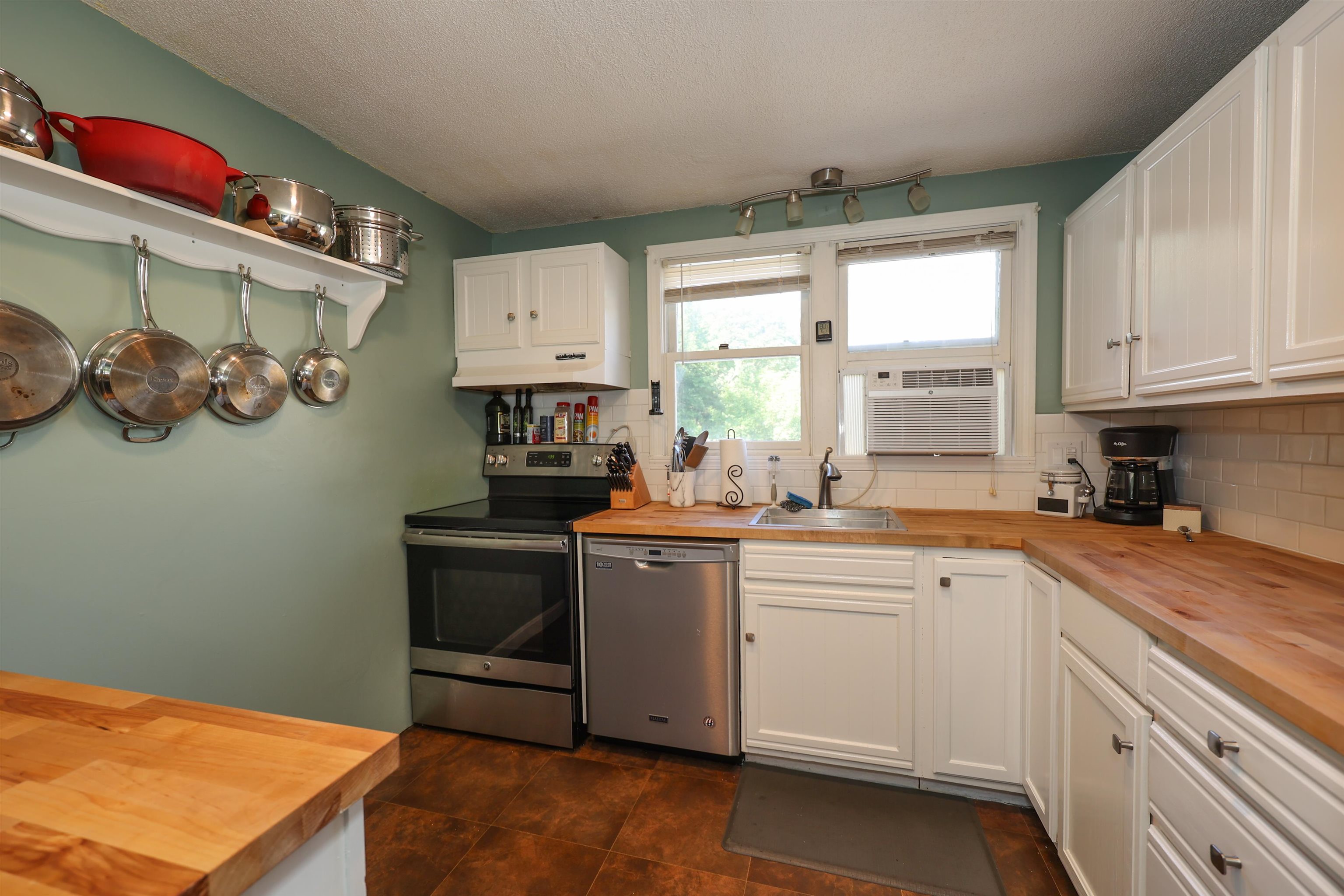 11 Prospect Heights Road Peterborough, NH 03458 - Photo 7 of 33 Gallery Image 7