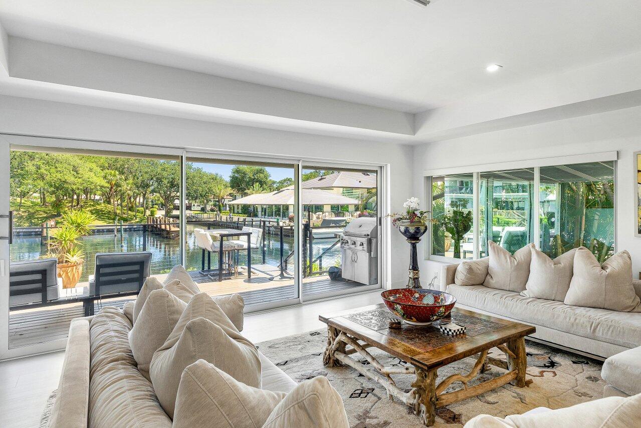 5282 Boca Marina Circle South Boca Raton, FL 33487 - Photo 3 of 40 Living Room