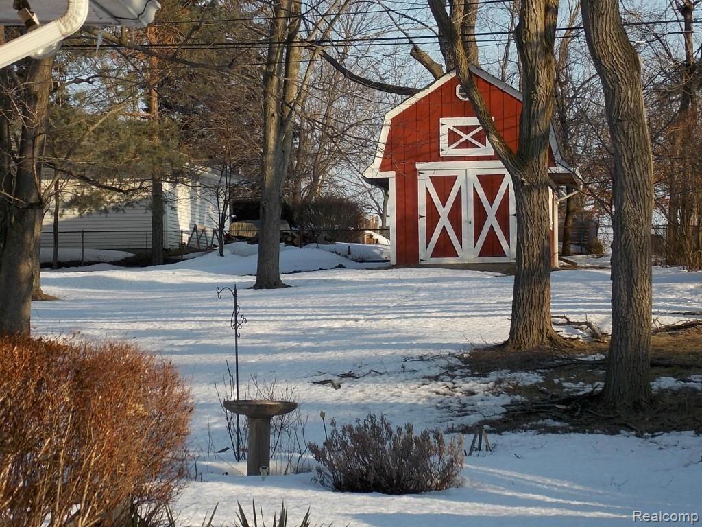 2272 Oklahoma Avenue Rochester, MI 48309 - Photo 28 of 39 Fenced Yard