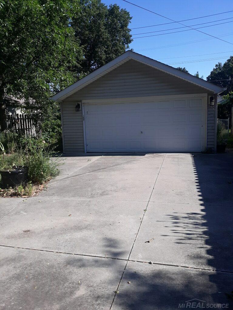 1728 Hampton Road Grosse Pointe Woods, MI 48236 - Photo 6 of 8