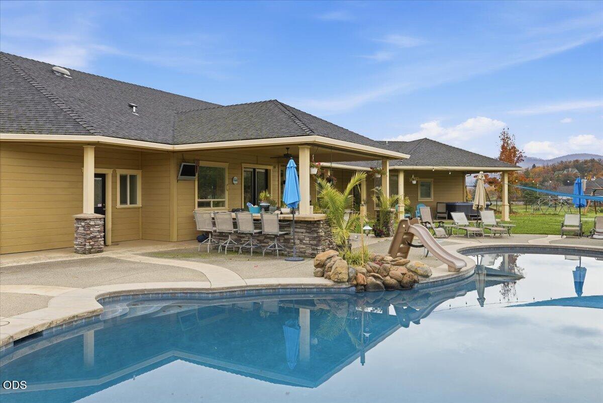 899 Old Stage Road Medford, OR 97502 - Photo 42 of 53