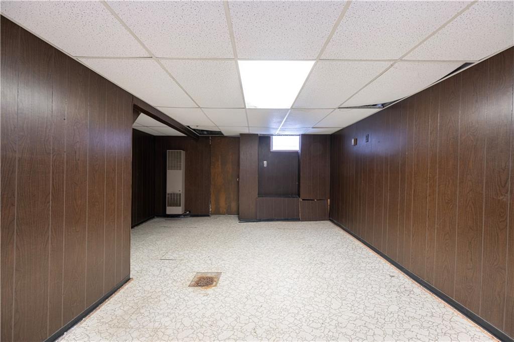 2511 McNeilly Road Pittsburgh, PA 15226 - Photo 17 of 23 an empty room with windows