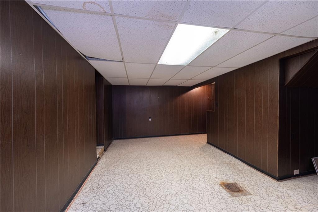 2511 McNeilly Road Pittsburgh, PA 15226 - Photo 18 of 23 a view of empty room