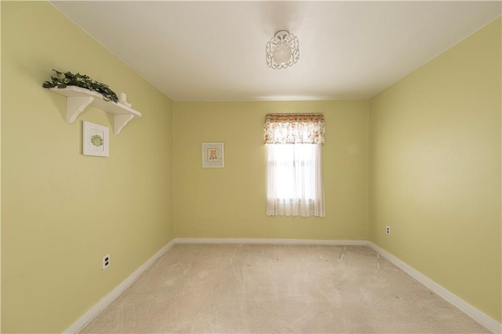 2511 McNeilly Road Pittsburgh, PA 15226 - Photo 10 of 23 an empty room with a window