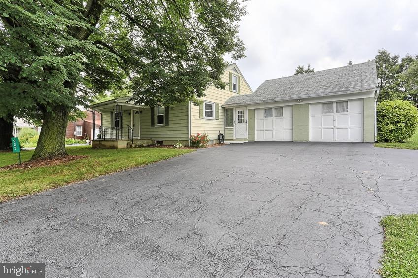 923 Pine Hill Road Lititz, PA 17543 - Photo 1 of 27