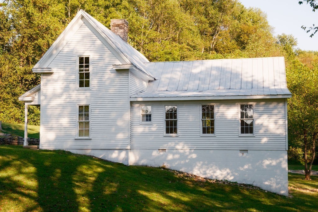 3685 Martin Ervin Road Santa Fe, TN 38482 - Photo 19 of 99 a front view of a house with garden