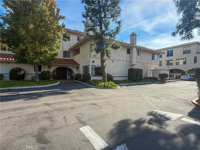a house view with a outdoor space
