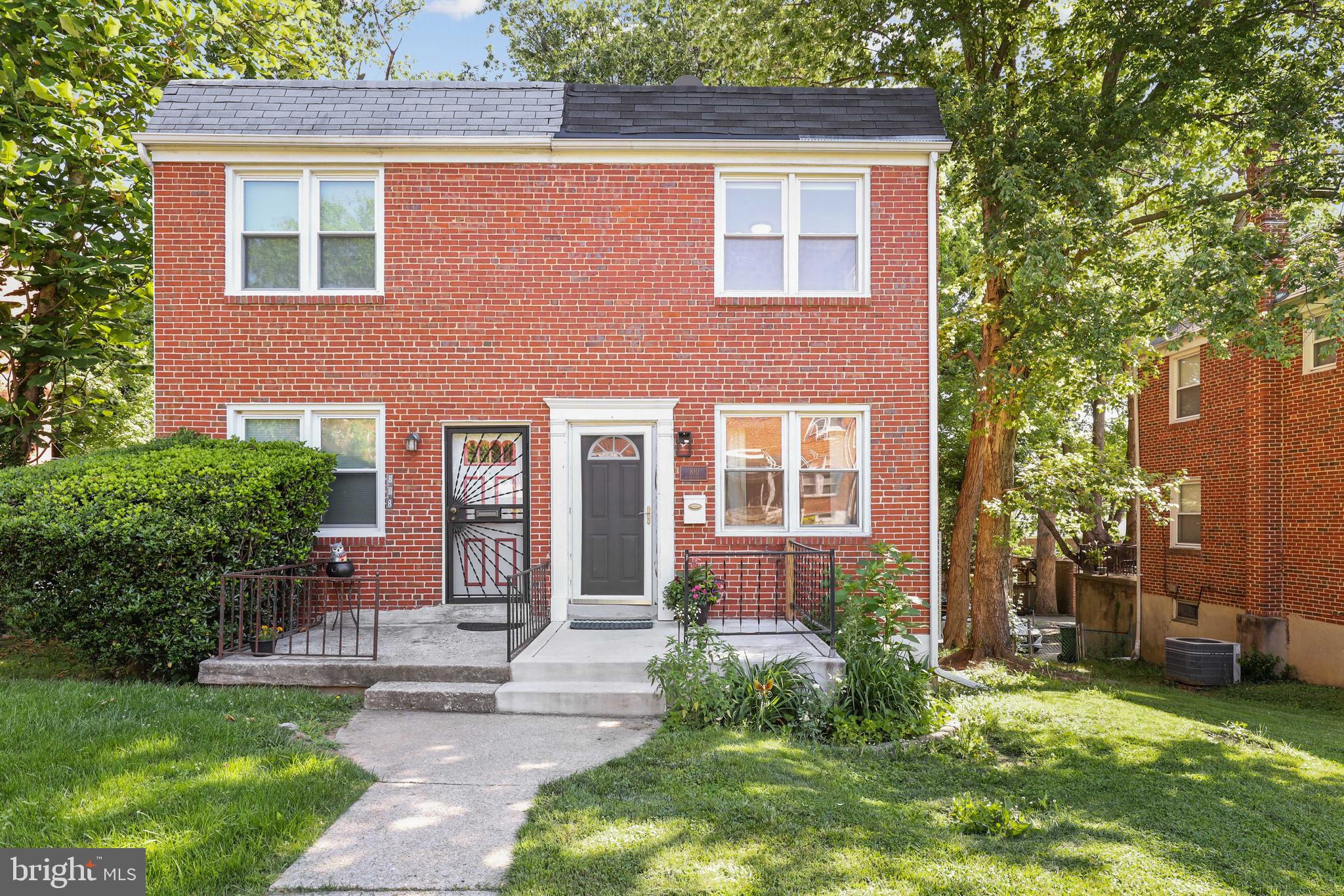 810 St Dunstans Road Baltimore, MD 21212 - Photo 1 of 33