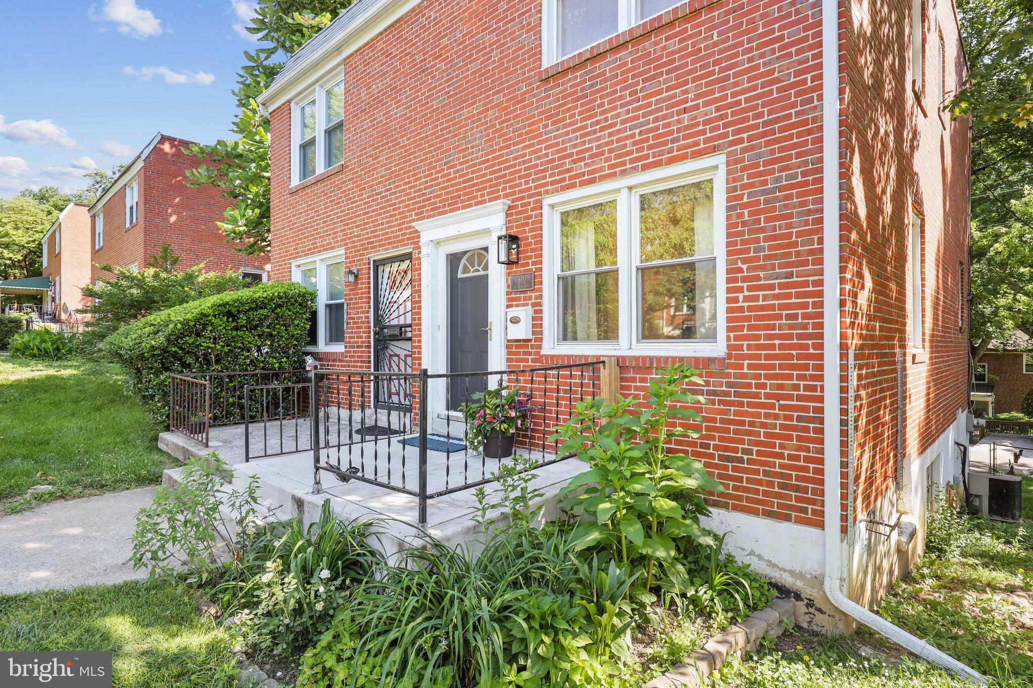 810 St Dunstans Road Baltimore, MD 21212 - Photo 4 of 33
