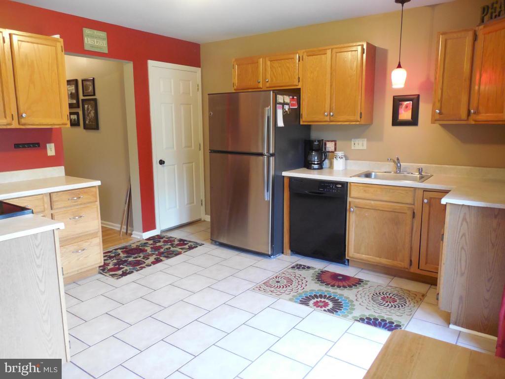 39 Greythorne Road Lancaster, PA 17603 - Photo 4 of 23 Gallery Image 4